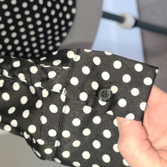 2 for $25 Classic black and white round neck top - Picture 4 of 6